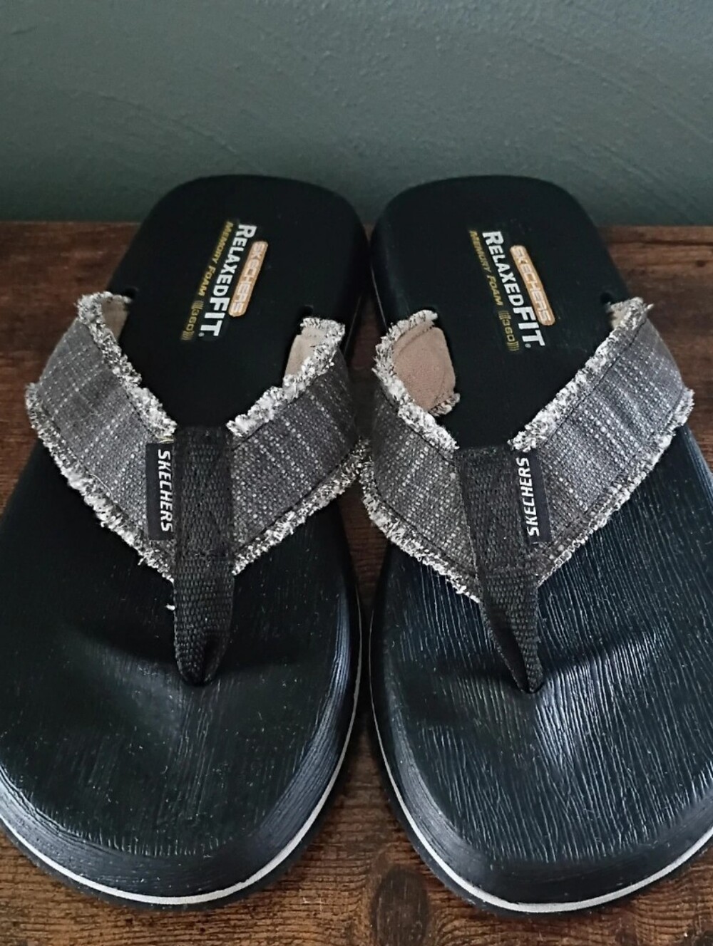 Skechers Relaxed Fit Memory Foam Flip Flop Sandals Mens 8.5 Beach Pool Shower